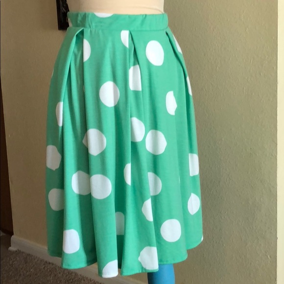 green and white polka dot skirt